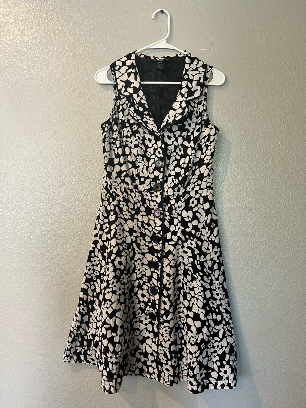 Mlle Gabrielle Black & White Floral Sleeveless Midi Dress - Size Small
